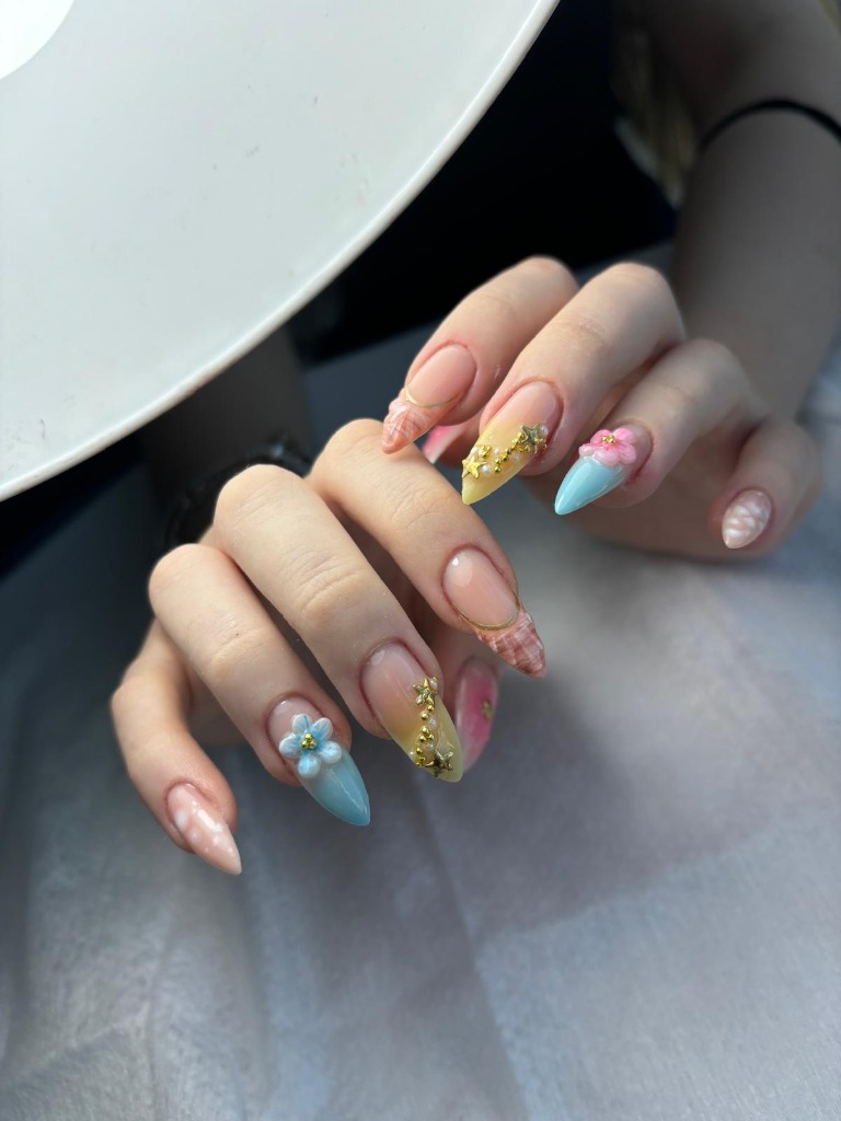 Çiçek Tasarım Nail Art